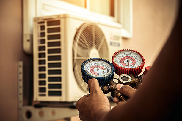 Professional Ac Installation technician working in Wauna, WA